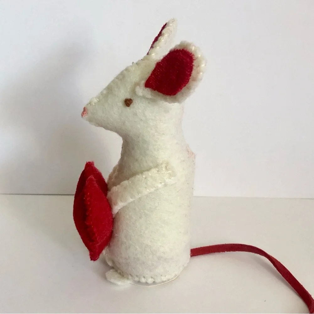 Sweetheart felt mouse art doll Valentine's Day gift handmade hand-sewn